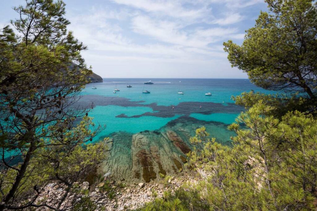 Ruta de calas. Itinerario: Desde Cala de les Bassetes hasta el Castillo de Moraira